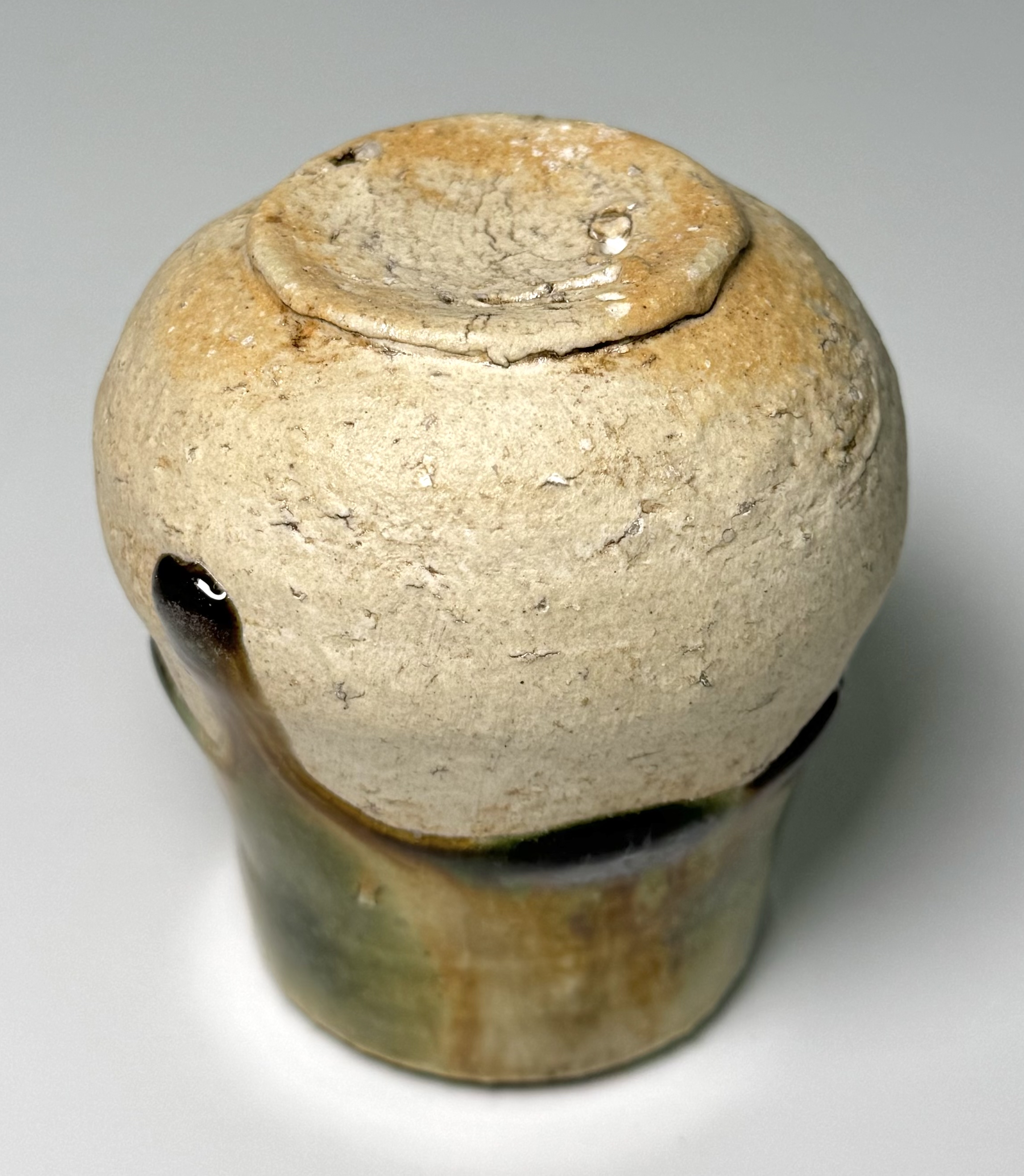 硝子釉三彩茶入 共箱 by 内田鋼一 | TSUNAGU