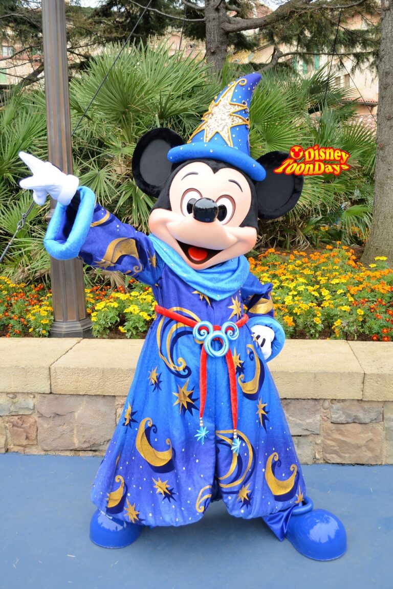 10周年のミッキーマウスとミニーマウスのプラザグリーティング