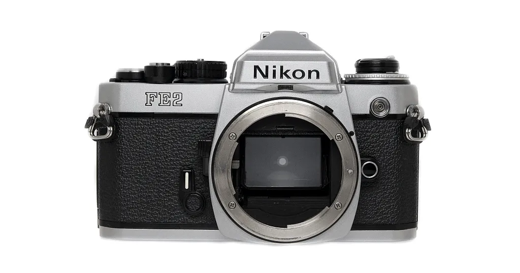 Nikon FE2 ジャンク品 フィルム幕故障 拙者初のニコンはNIKON FE2 でも