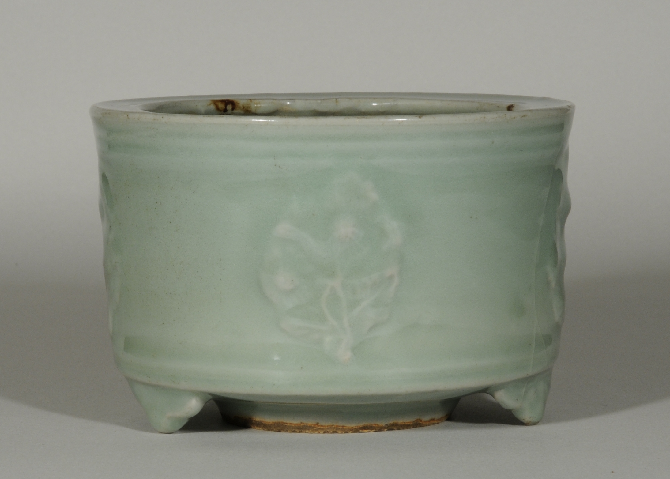 青磁貼花文香炉 - 常盤山文庫