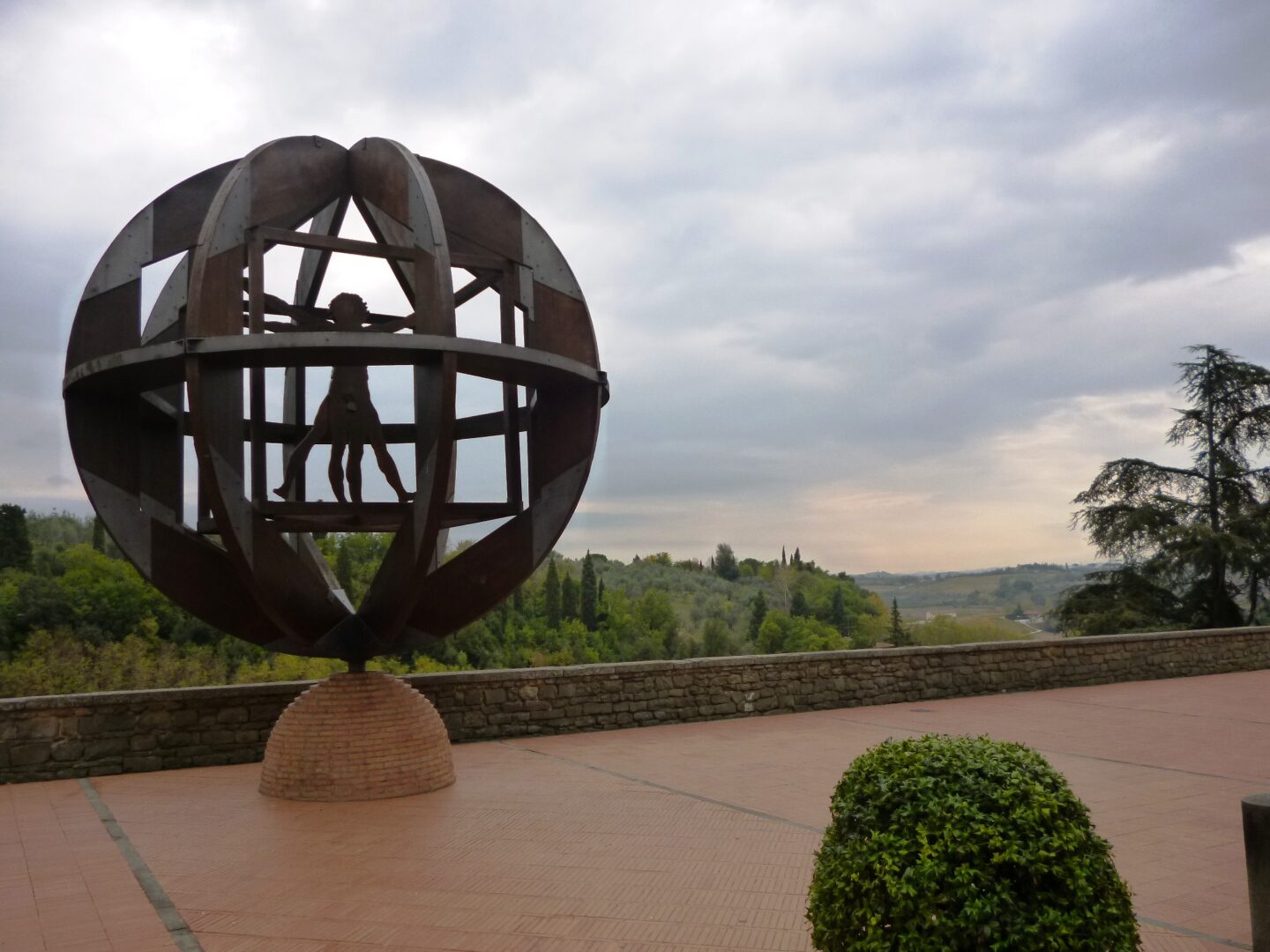 フィレンツェから1時間強「ヴィンチ」、天才・レオナルドが生まれ育っ