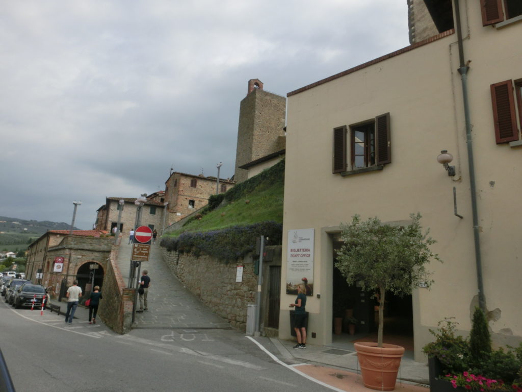 フィレンツェから1時間強「ヴィンチ」、天才・レオナルドが生まれ育っ