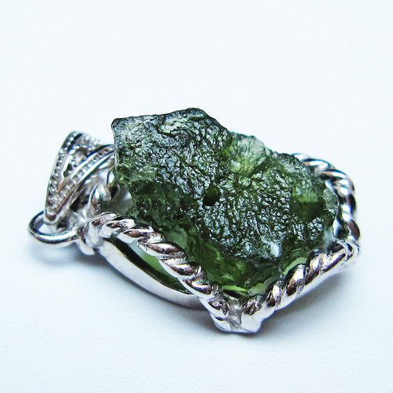 モルダバイト（Moldavite）商品一覧｜希少な宇宙の記憶を宿す天然