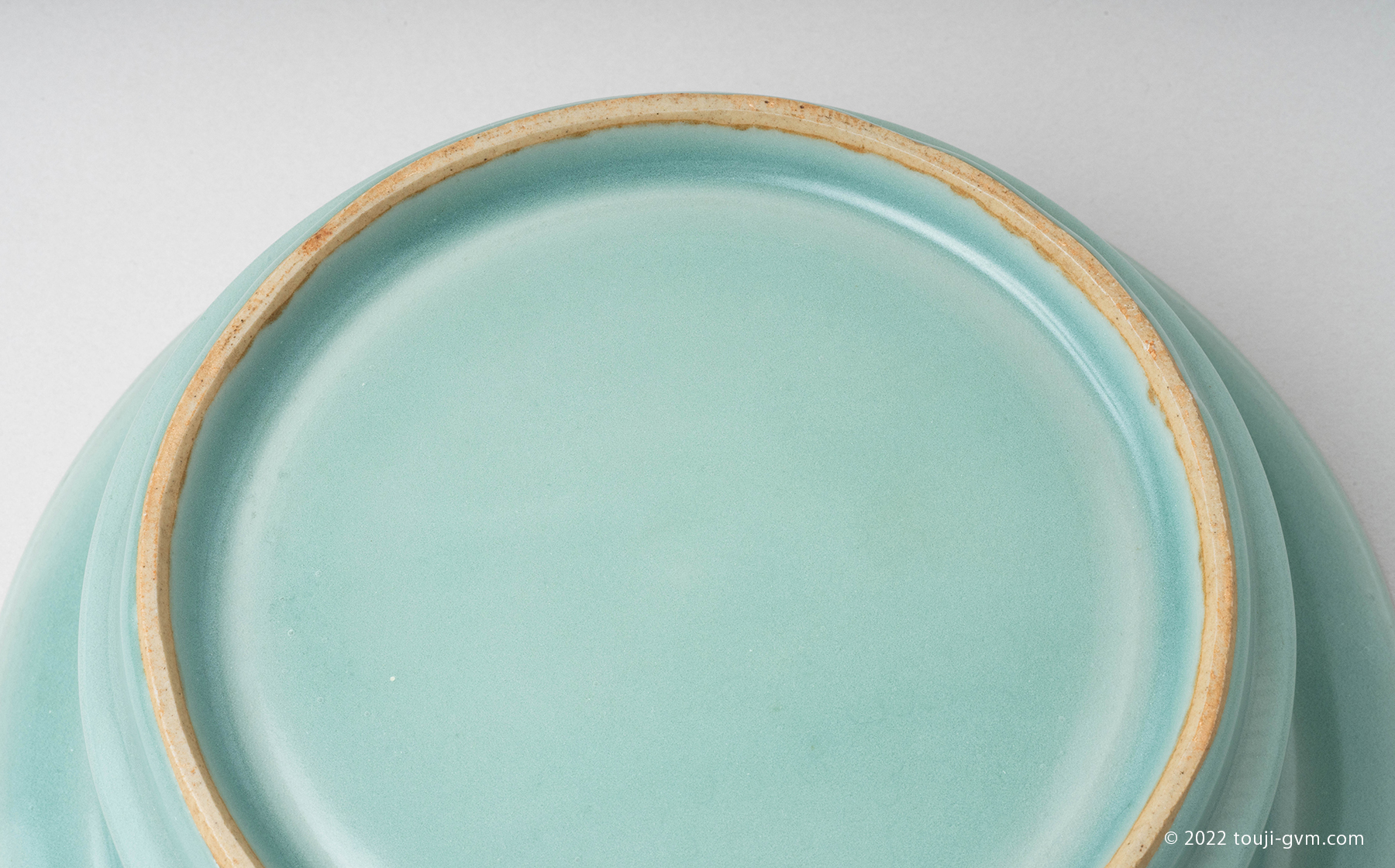 T897. 中国古玩 龍泉窯 青磁 線文皿 盤 直径34.5cm / 陶器陶芸古