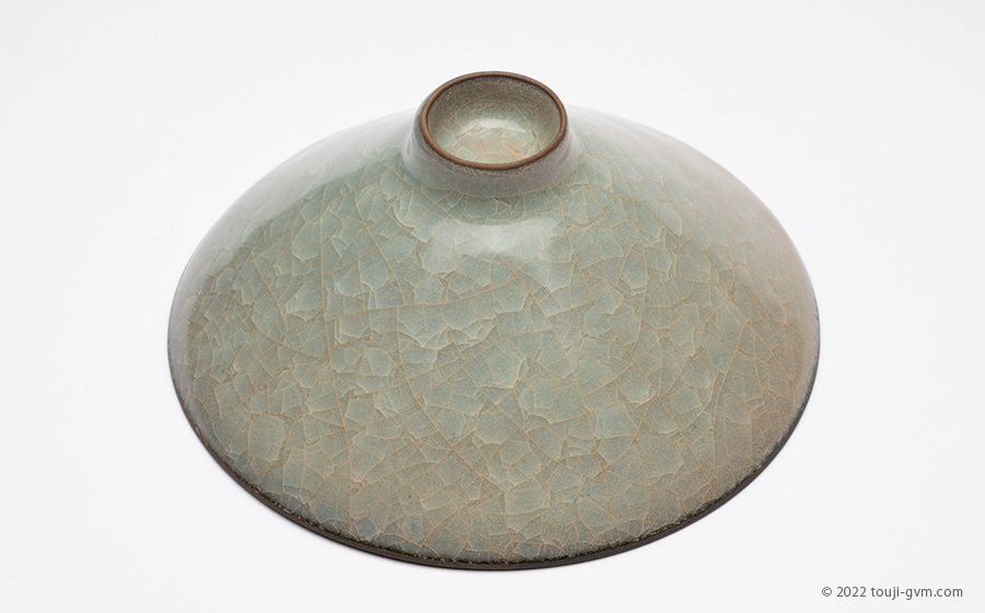 宋代 青磁斗笠碗 – Celadon Tea Bowl with Ice crack | 陶磁オンライン