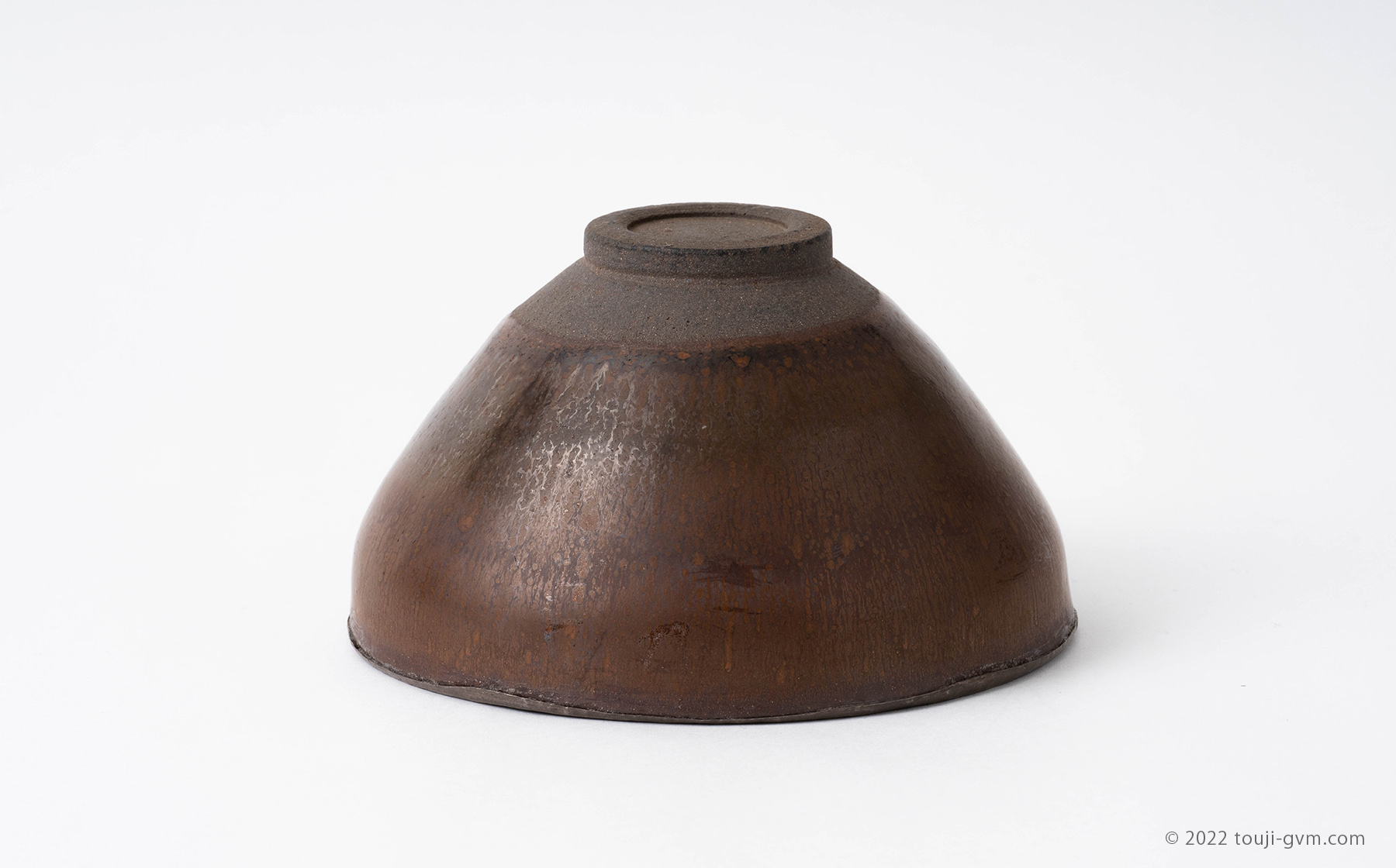 油滴天目茶碗 – Tenmoku Oil Spot | 陶磁オンライン美術館ーTOUJI