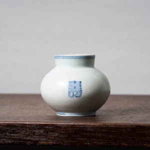 中国陶磁器 元染付 青白磁の神話的キャラクターの壺 中国陶磁器 元染付