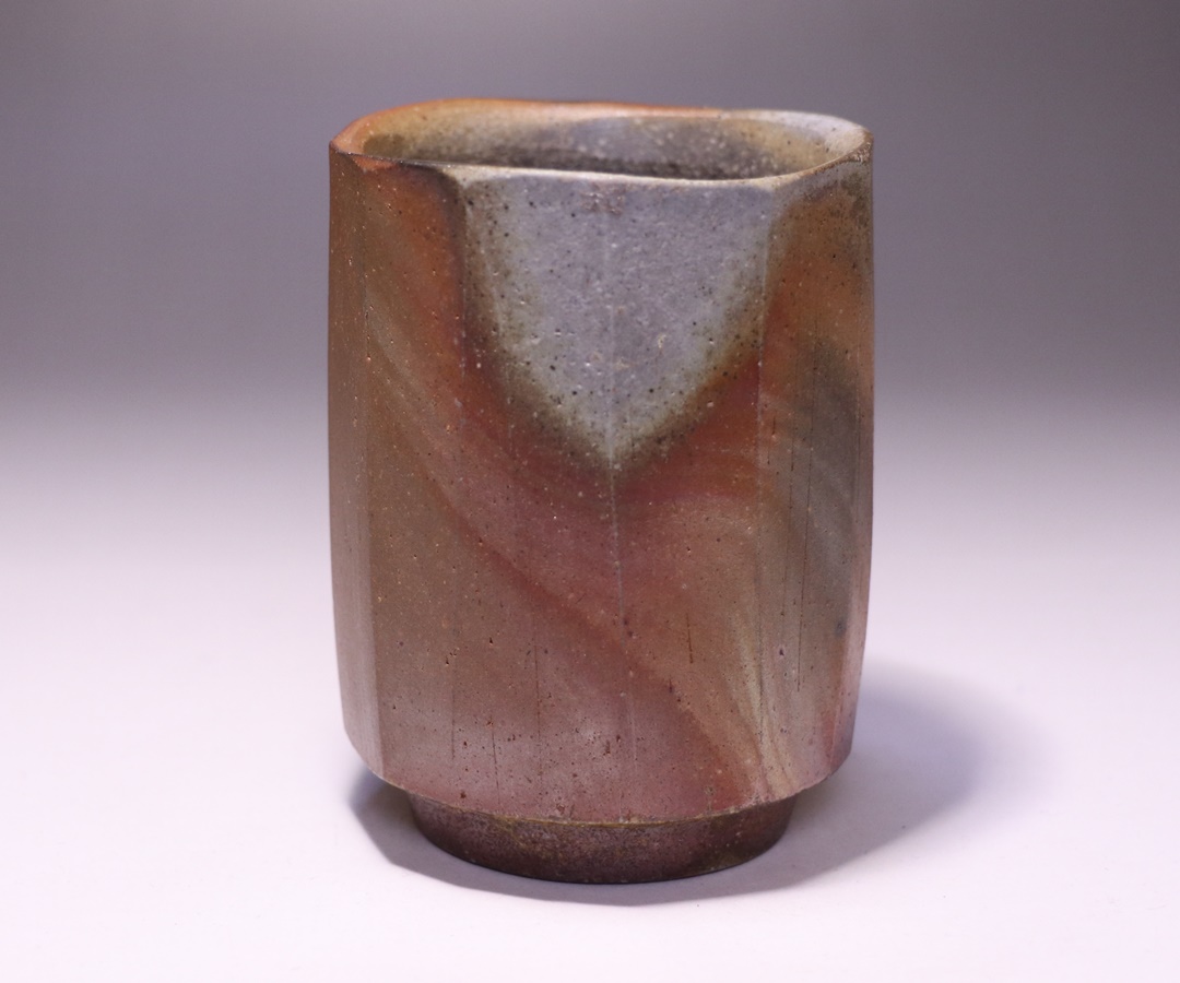 伊勢崎 満 作 「伊部緋襷徳利」 ～備前焼専門卸小売店 川口陶楽苑～