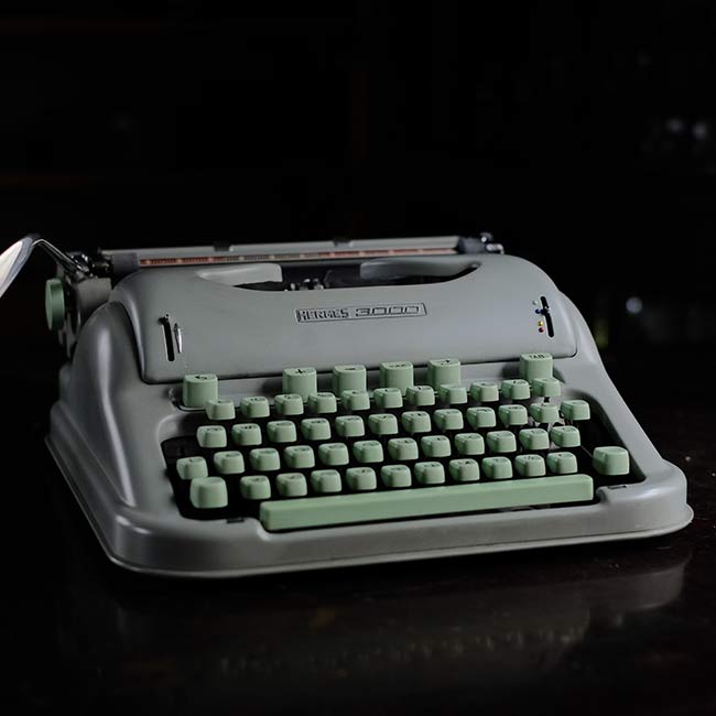 希少 タイプライター HERMES 3000 ウムラウト ドイツ スウェーデン語