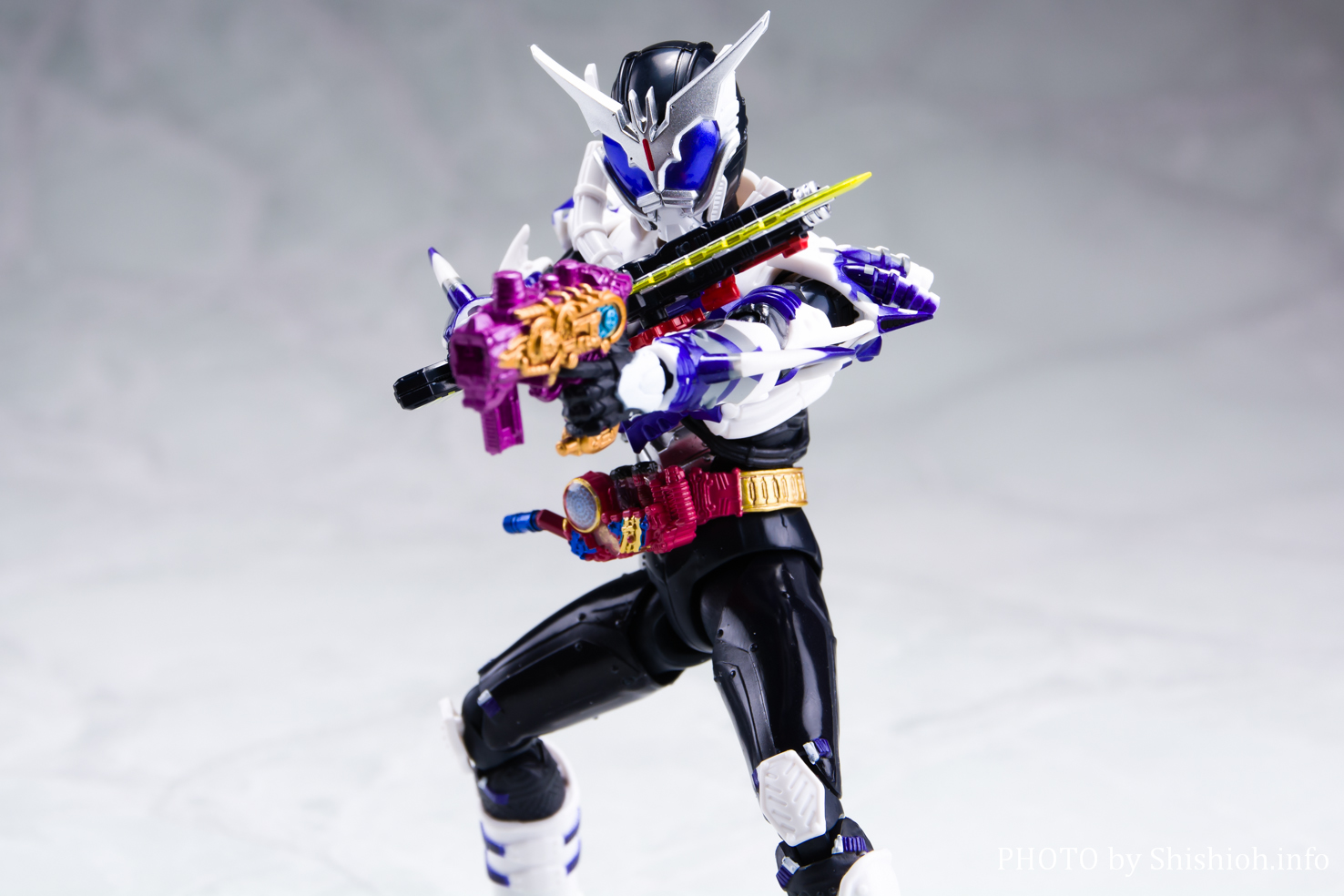 S.H.Figuarts 仮面ライダーマッドローグ
