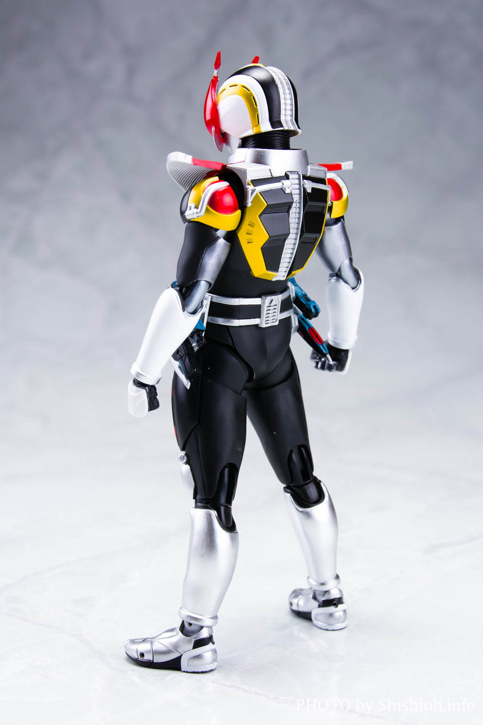 S.H.Figuarts 真骨彫 仮面ライダー電王 ソードフォーム／ガンフォーム