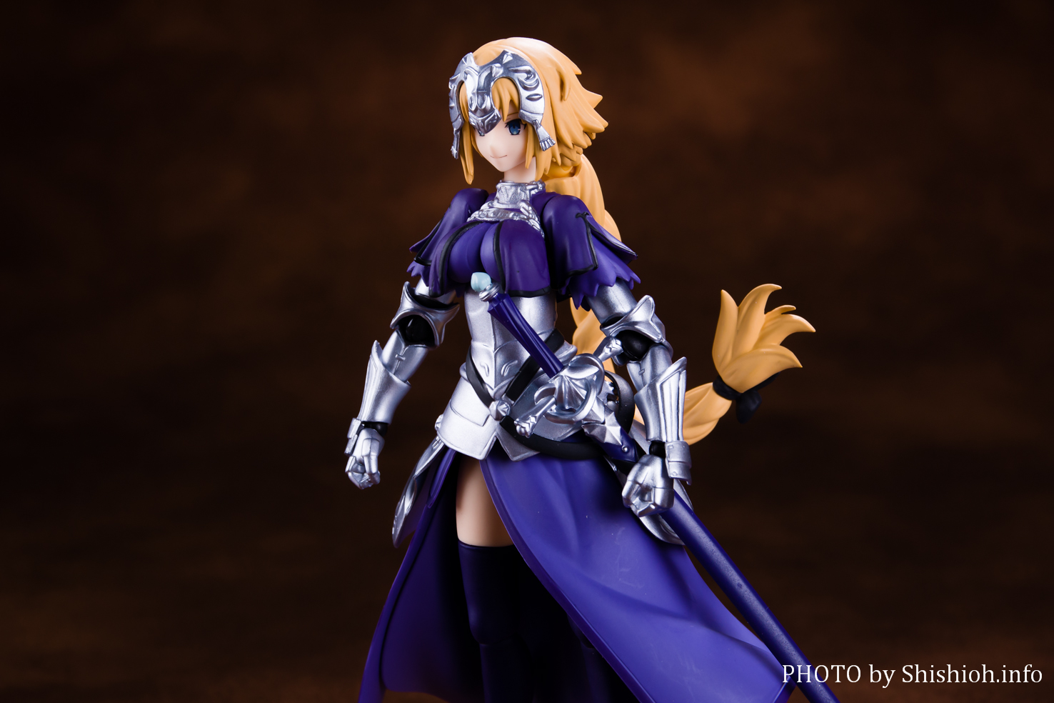 figma ルーラー/ジャンヌ・ダルク『Fate/Grand Order』 Amazon.co.jp