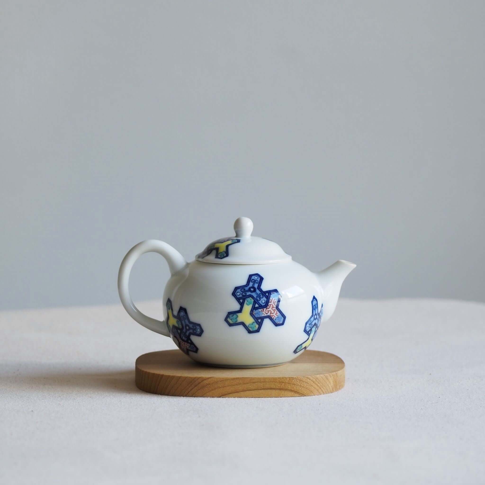 鍋島焼 鍋島虎仙窯作 手描き更紗亀甲散文急須 [東山堂煎茶器店