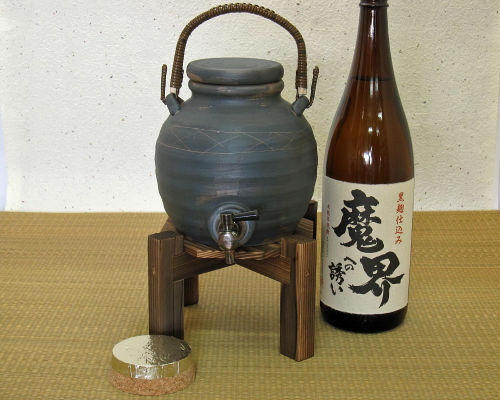 楽天市場】信楽焼 焼酎サーバー 黒 ライン [一升・1.8L] ラジウム 鉱石