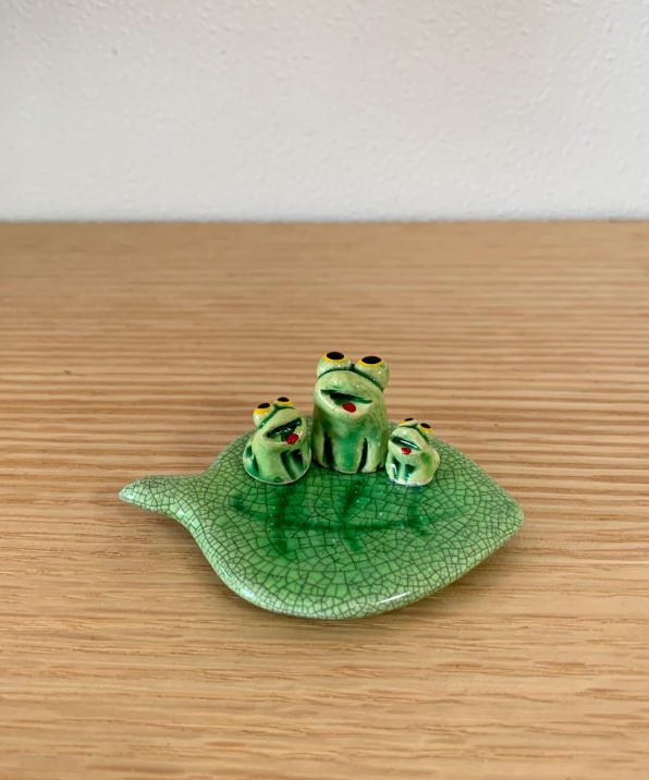 AKa6808 古い 陶器製 蛙 かえる カエル 置物 欠けあり AKa6808 古い