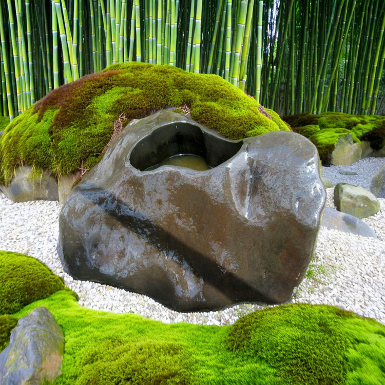 ☆翡翠原石☆糸魚川硬玉底カット・ロウカン部有・379g 天然石 発掘