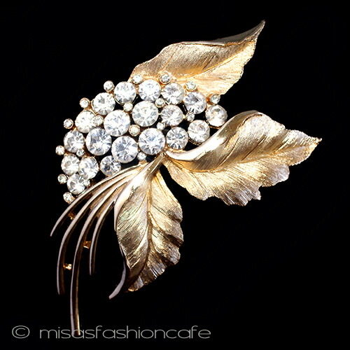 vintage brooch ❀ 彫り模様の美しい シックなお花 ブローチ