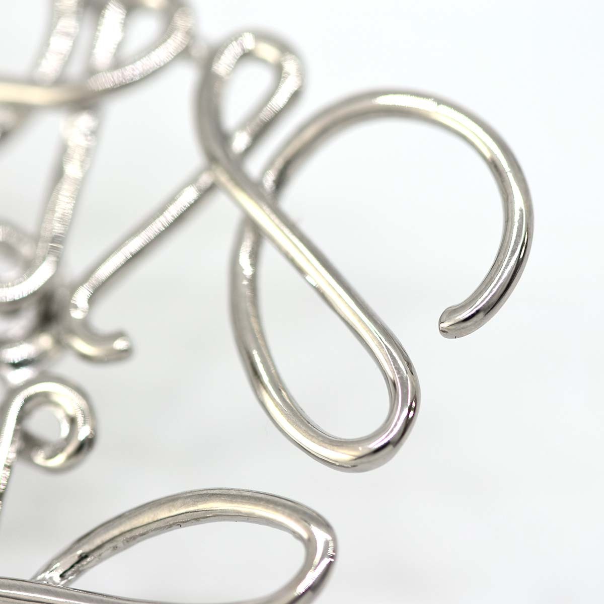 楽天市場】質屋 美品 ロエベ アナグラム ブローチ シルバー色 ピン