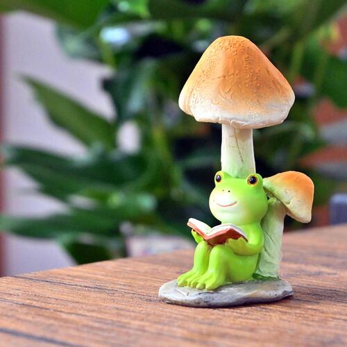 楽天市場】ミニかえる（読書A）きのこ置物 かわいい置物 カエルの置物