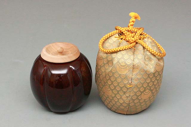 楽天市場】如心斎好写 溜塗 阿古陀茶器（如心玉金襴 仕服付） : 宮下深和