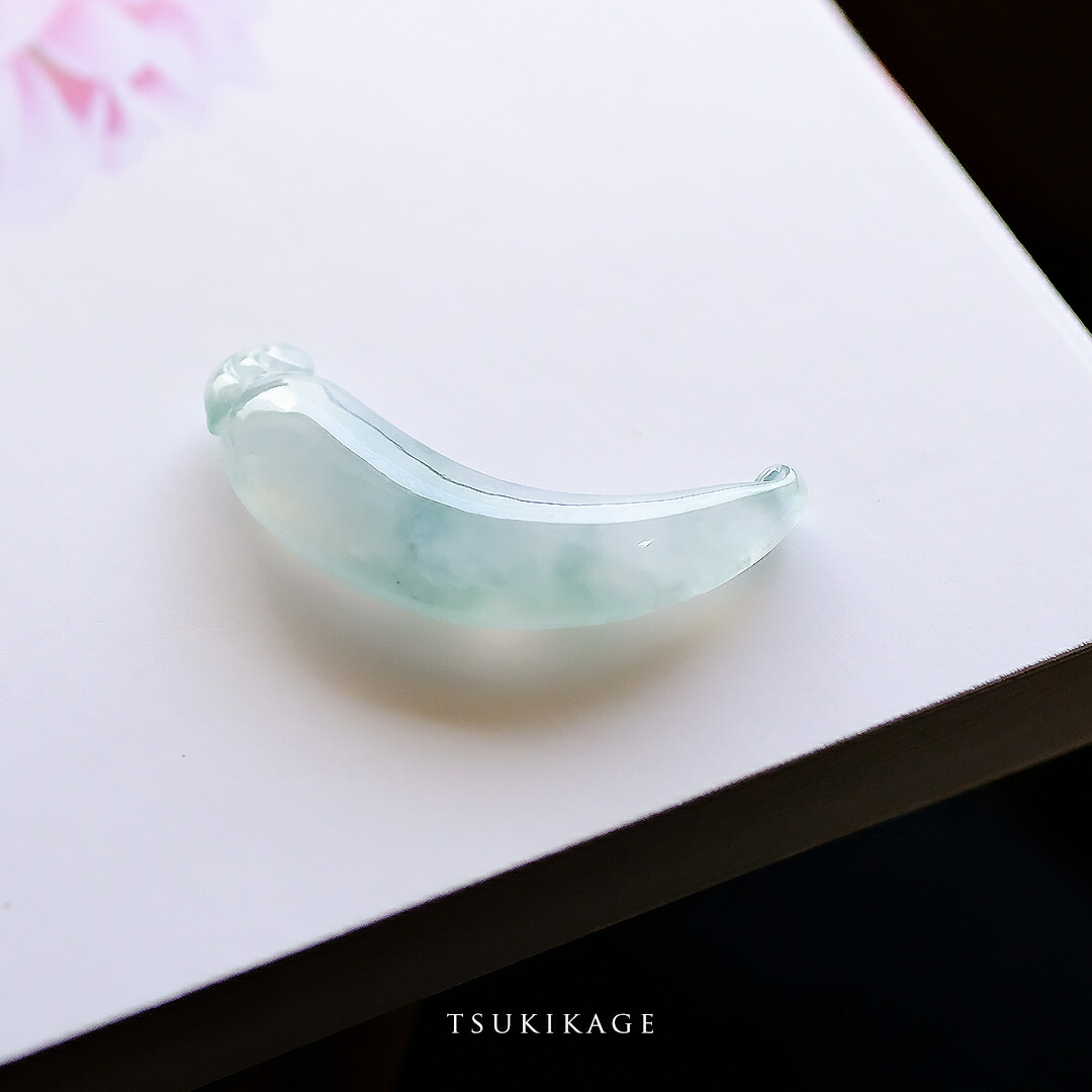 楽天市場】翡翠 (ひすい) 彫刻 ペンダントトップ 『TSUKIKAGE』氷翡翠