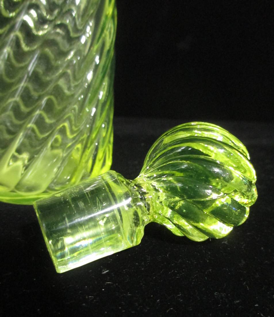 楽天市場】【オールド・バカラ】【ウランガラス】 黄色いウランガラス