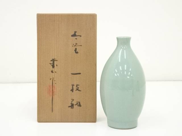 青磁竹耳華瓶 宮永東山作、共箱 青磁竹耳華瓶 宮永