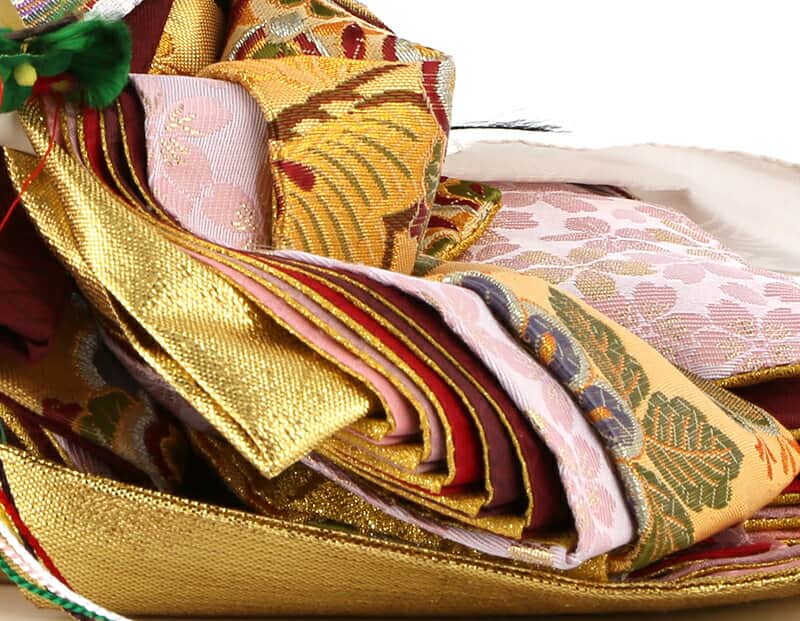 お雛様の手あぶり火鉢金蒔絵高蒔絵節句向きかぶと大根蒔絵