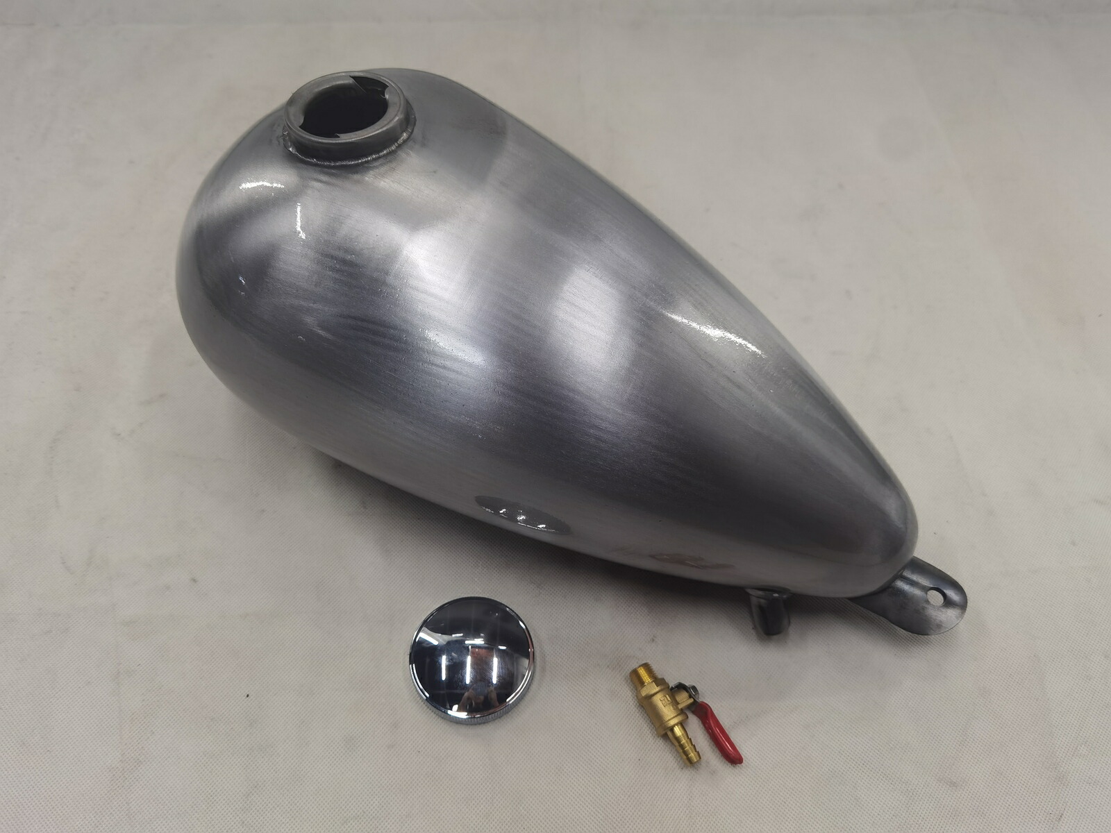 楽天市場】T-139 汎用 ハーレー用 9L マスタングタンク チョッパー