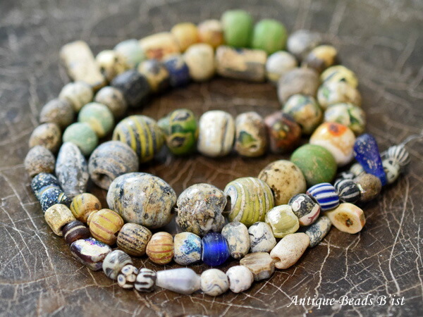 発掘ビーズ 千年前のイスラム玉 存在感大（2025081504） 発掘ビーズ