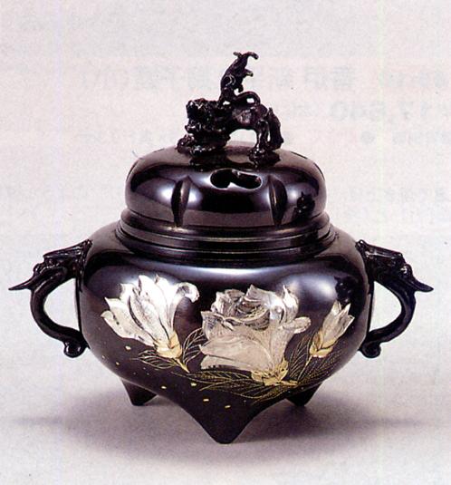 さ917☆高岡銅器 瑞峰造 浮彫花松鷲紋双耳獅子三