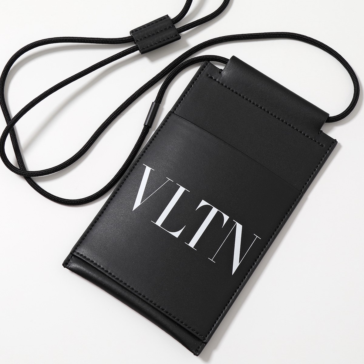 VLTN バレンティノ ヴァレンティノ iPhone13pro ストラップつき