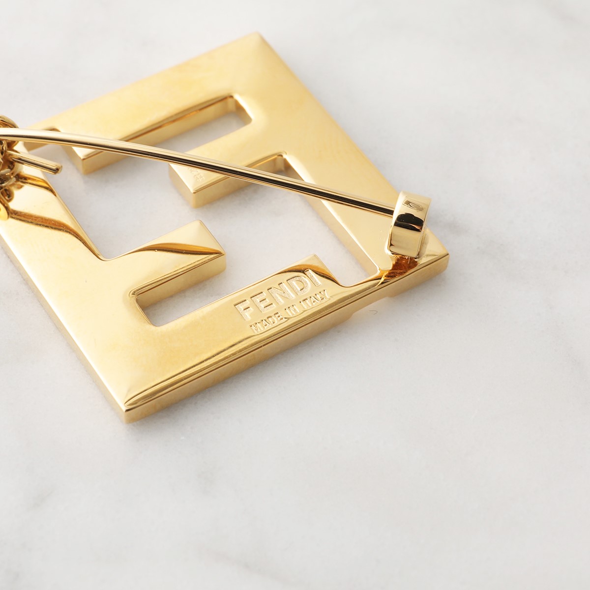 楽天市場】FENDI フェンディ ブローチ FOREVER フォーエバー 8AG976