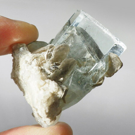 楽天市場】アクアマリン with モスコバイト 結晶 原石 パキスタン産