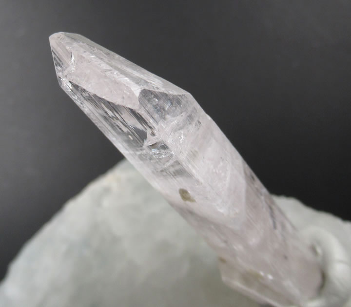 楽天市場】ピンクダンビュライト結晶 虹あり 高品質 パワーストーン