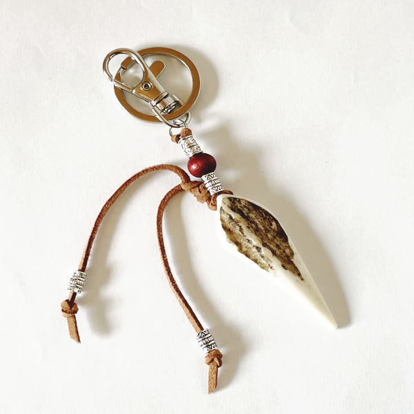 楽天市場】エゾシカの角で作られた 鹿角 キーホルダー 小サイズ