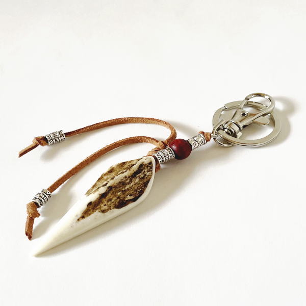 楽天市場】エゾシカの角で作られた 鹿角 キーホルダー 小サイズ