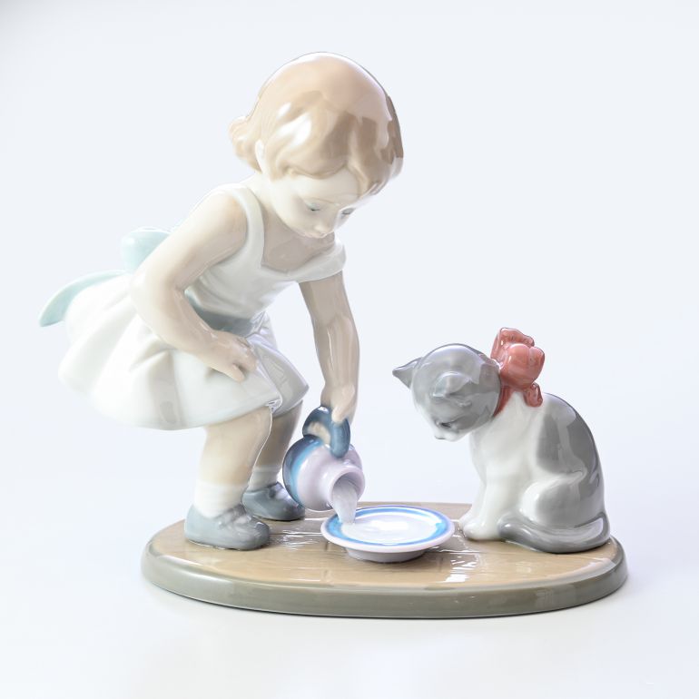 LLADRO リヤドロ 子供と猫のフィギュア LLADRO (リヤドロ) フィギュ