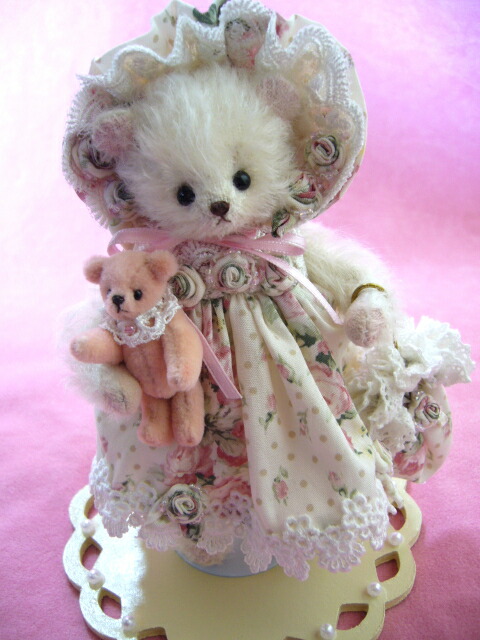 田中富美子先生　作家　ベア台座付き 田中富美子先生 作家 ベア台座付き