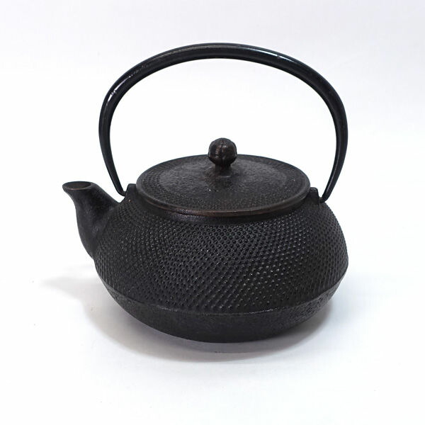 未使用品、保管品 南部岩鋳 四代目清末作 15型 九重アラレ 南部鉄瓶