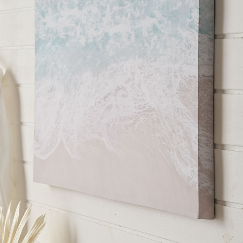 キャンバス油絵 専用 海と砂浜と空が見える窓際のテーブル モダン