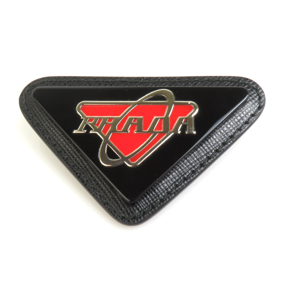 PRADA 三角形ブローチ PRADAブローチ PRADA - 極美品 プラダ 三角プレート