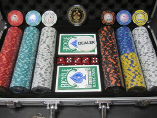 楽天市場】【 本場 カジノ 仕様 クレイ 製 カジノチップ ポーカー