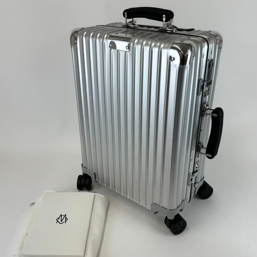 RIMOWA シルバー キャリーケース 楽天市場】新品未使用 RIMOWA リモワ