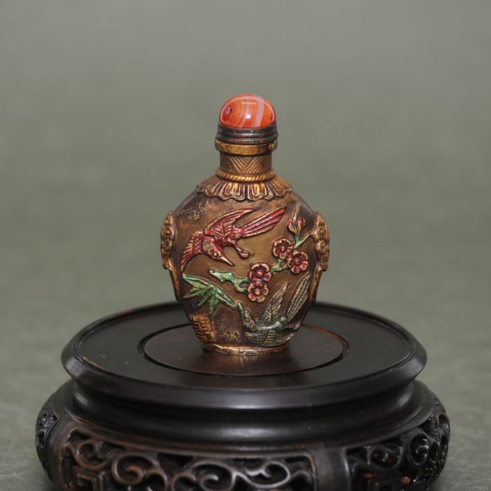 送料無料 『彩華堂製』銘 龍文鼻煙壺 中国古玩骨董 送料無料 『彩華堂