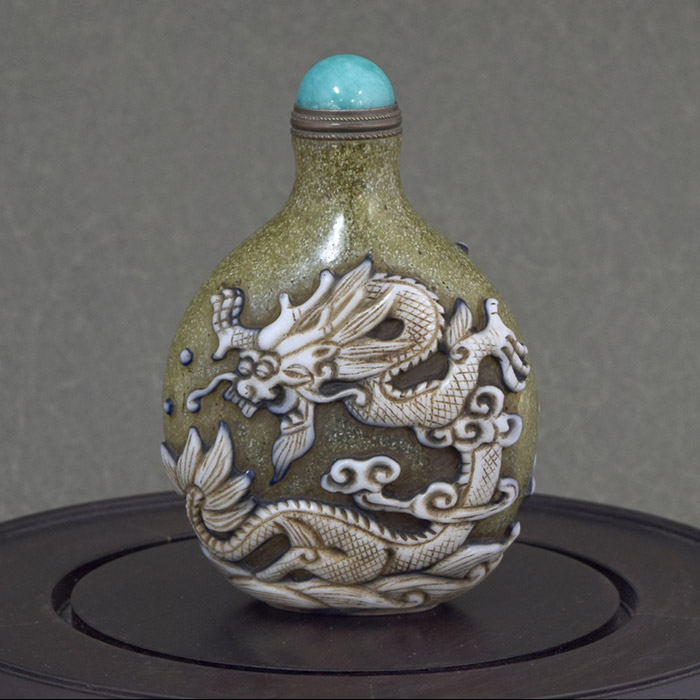 中国 古玩 乾隆年製 鼻煙壺 波に龍図 やや大型 中国 古玩 乾隆年製