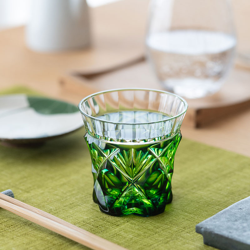 楽天市場】薩摩切子 二色冷酒杯 cut251 蒼黄緑 ルリ緑 ルリ金赤 二色衣