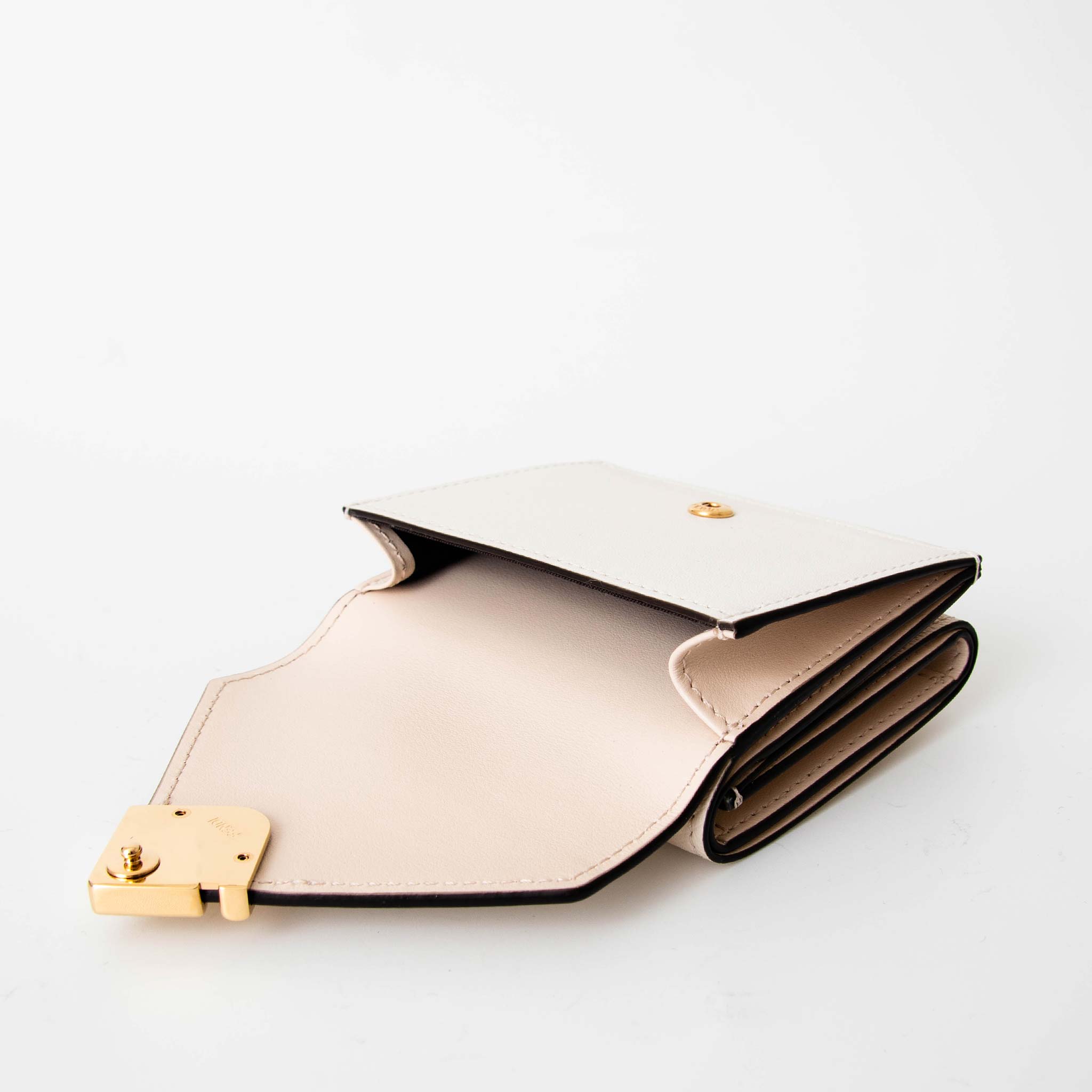 楽天市場】フェンディ FENDI 財布 三つ折り財布 FF DIAMONDS MINI