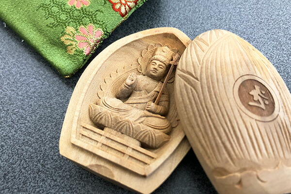 楽天市場】総白檀お守り仏 虚空蔵菩薩 守護本尊(丑年・寅年) 金襴袋付