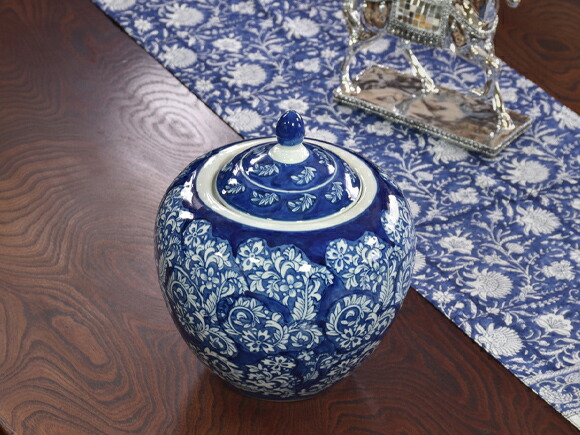 青と黒の楽器装飾陶器 青と黒の楽器装飾陶器 青と黒の楽器装飾陶器